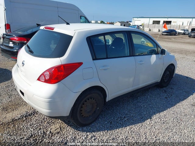12659749 :رقم المزاد ، 3N1BC1CP0BL498370 vin ، 2011 Nissan Versa 1.8s مزاد بيع