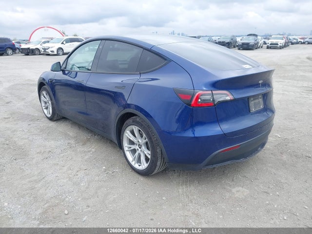 Tesla Model Y Standard Range Rear-wheel Drive 2021 5YJYGDED2MF111030 Image 3