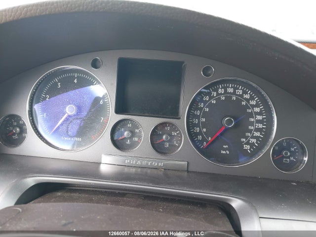 2005 Volkswagen Phaeton V8 მანქანა იყიდება აუქციონზე, vin: WVWAF93D558001465, აუქციონის ნომერი: 12660057
