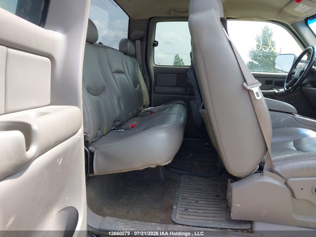 2005 Chevrolet Silverado K2500 Heavy Duty მანქანა იყიდება აუქციონზე, vin: 1GCHK29215E107775, აუქციონის ნომერი: 12660079