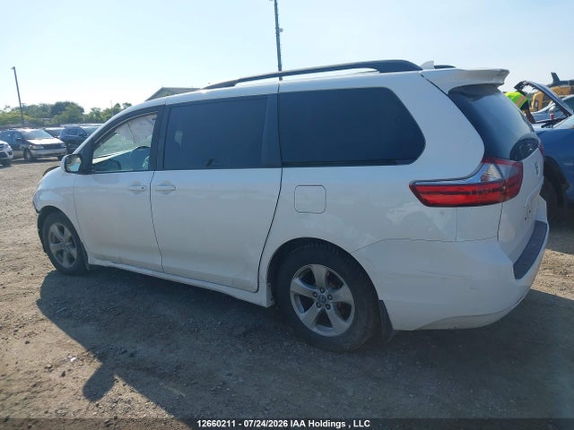 Toyota SIENNA LE 2020 5TDKZ3DC4LS048073 Image 15