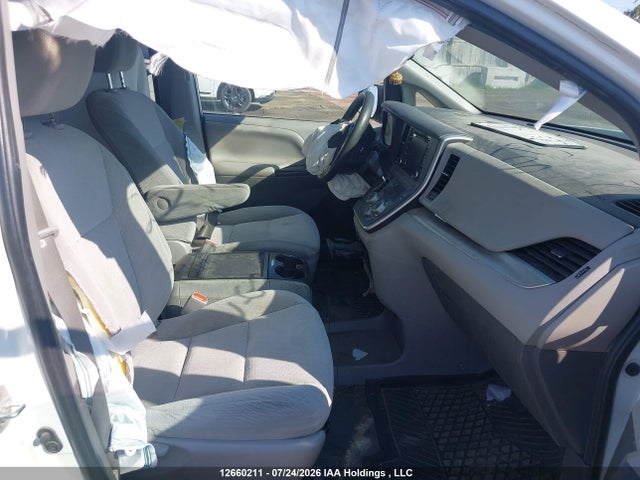 Toyota SIENNA LE 2020 5TDKZ3DC4LS048073 Image 5