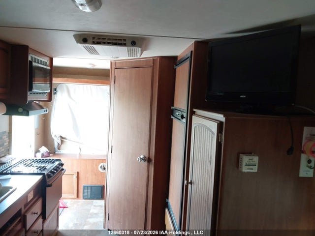 12660318 :رقم المزاد ، 1UJBJHBJ7D1JH0104 vin ، 2013 Jayco  مزاد بيع
