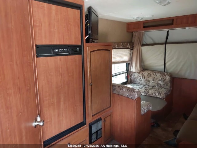 12660318 :رقم المزاد ، 1UJBJHBJ7D1JH0104 vin ، 2013 Jayco  مزاد بيع