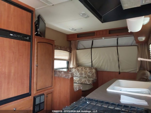 12660318 :رقم المزاد ، 1UJBJHBJ7D1JH0104 vin ، 2013 Jayco  مزاد بيع