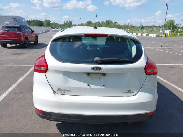 Ford FOCUS SE 2015 1FADP3K23FL320150 Image 16