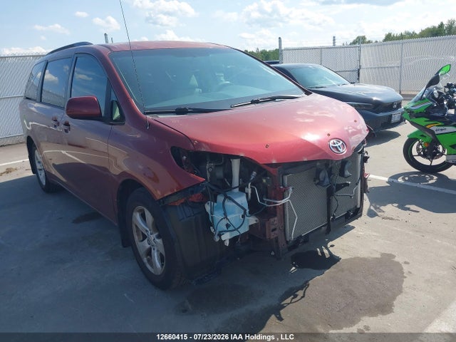 2012 Toyota Sienna Le 8 Passenger მანქანა იყიდება აუქციონზე, vin: 5TDKK3DC0CS245116, აუქციონის ნომერი: 12660415