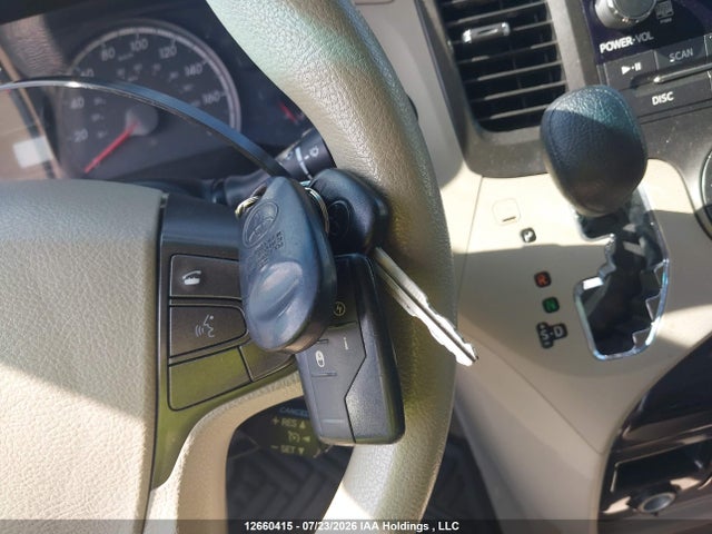 2012 Toyota Sienna Le 8 Passenger მანქანა იყიდება აუქციონზე, vin: 5TDKK3DC0CS245116, აუქციონის ნომერი: 12660415