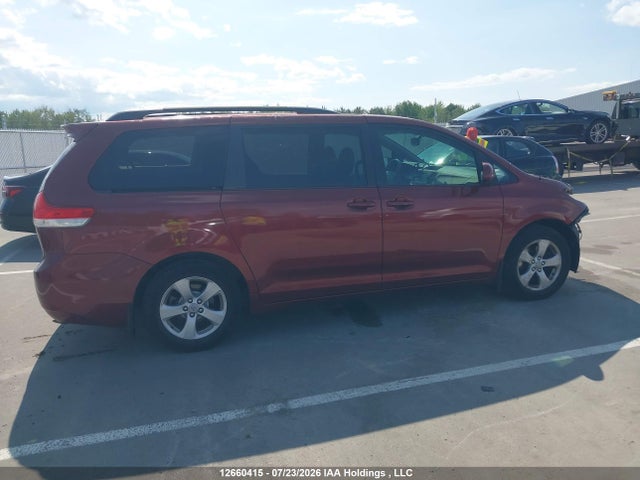 2012 Toyota Sienna Le 8 Passenger მანქანა იყიდება აუქციონზე, vin: 5TDKK3DC0CS245116, აუქციონის ნომერი: 12660415