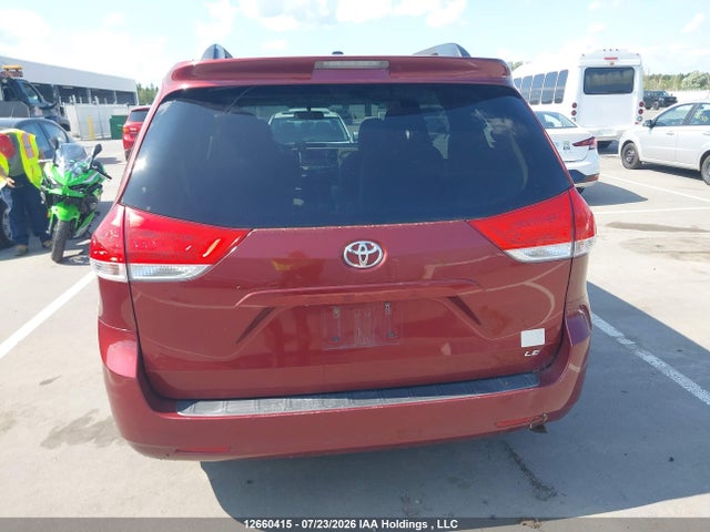 2012 Toyota Sienna Le 8 Passenger მანქანა იყიდება აუქციონზე, vin: 5TDKK3DC0CS245116, აუქციონის ნომერი: 12660415