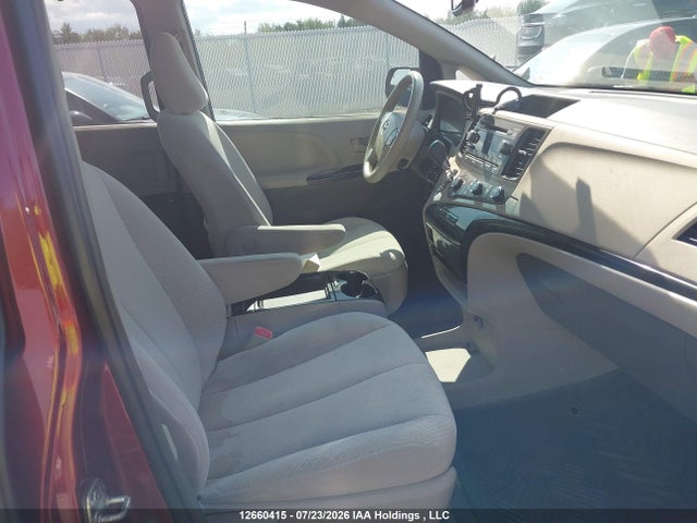 2012 Toyota Sienna Le 8 Passenger მანქანა იყიდება აუქციონზე, vin: 5TDKK3DC0CS245116, აუქციონის ნომერი: 12660415