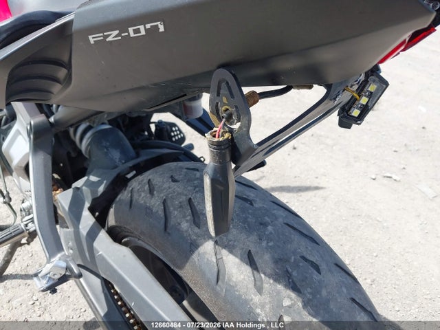 12660484 :رقم المزاد ، JYARM06N9FA001113 vin ، 2015 Yamaha Fz07 مزاد بيع