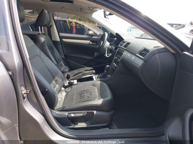 2012 Volkswagen Passat 2.5l Comfortline მანქანა იყიდება აუქციონზე, vin: 1VWBH7A31CC040266, აუქციონის ნომერი: 12660569