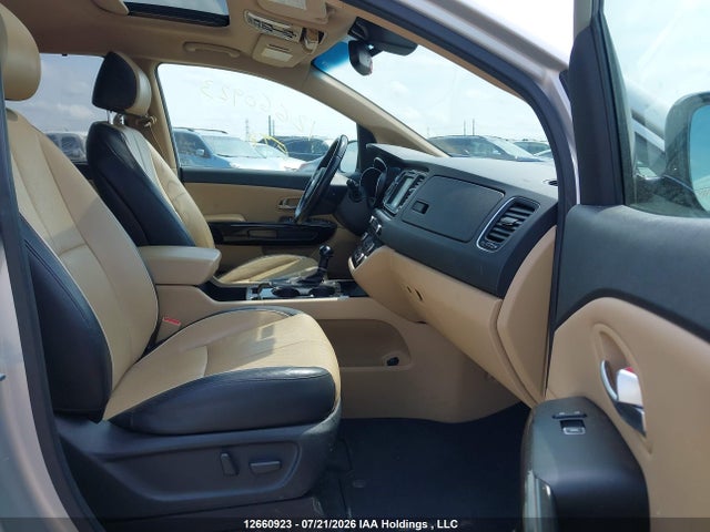 12660923 :رقم المزاد ، KNDME5C12F6075504 vin ، 2015 Kia Sedona Sxl مزاد بيع