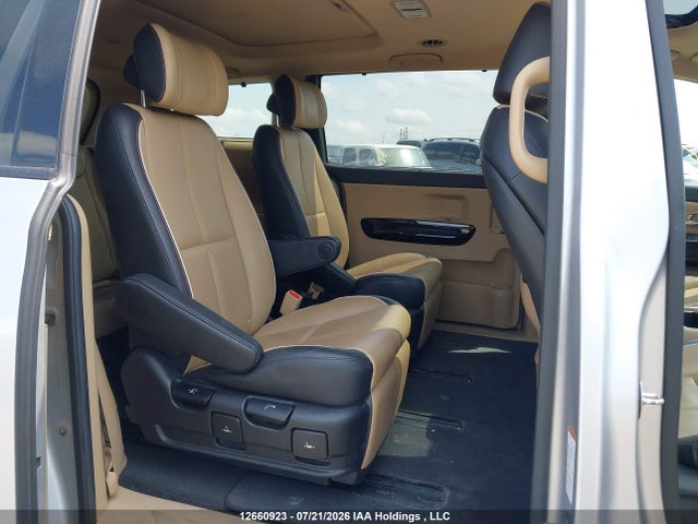 12660923 :رقم المزاد ، KNDME5C12F6075504 vin ، 2015 Kia Sedona Sxl مزاد بيع
