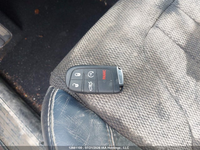 12661100 :رقم المزاد ، 1C3CCCBG6FN642867 vin ، 2015 Chrysler 200 S مزاد بيع