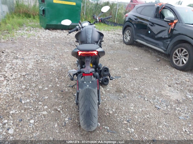 12661274 :رقم المزاد ، ZDMMAMDT6NB006640 vin ، 2022 Ducati Monster مزاد بيع