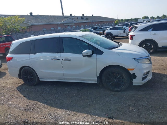 Honda Odyssey Touring 2018 5FNRL6H83JB500524 Image 13