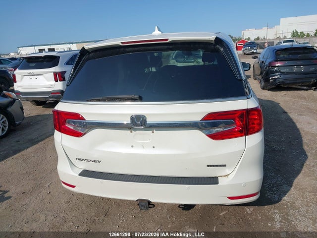 Honda Odyssey Touring 2018 5FNRL6H83JB500524 Image 16
