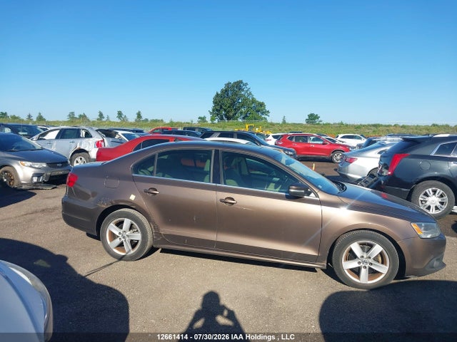 2011 Volkswagen Jetta 2.5l Highline მანქანა იყიდება აუქციონზე, vin: 3VWLX7AJ3BM042412, აუქციონის ნომერი: 12661414