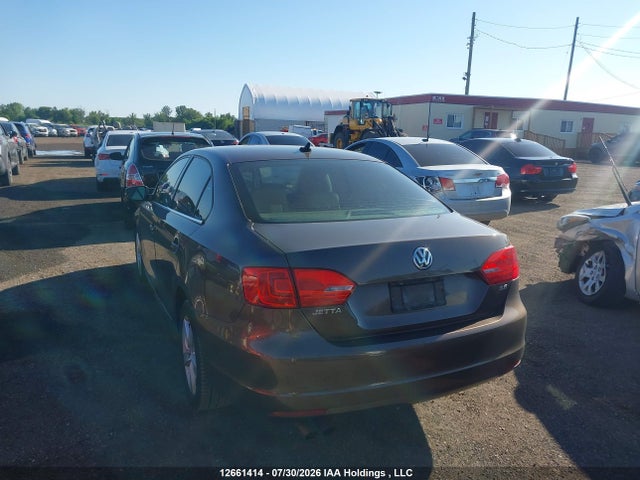 2011 Volkswagen Jetta 2.5l Highline მანქანა იყიდება აუქციონზე, vin: 3VWLX7AJ3BM042412, აუქციონის ნომერი: 12661414
