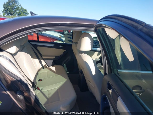 2011 Volkswagen Jetta 2.5l Highline მანქანა იყიდება აუქციონზე, vin: 3VWLX7AJ3BM042412, აუქციონის ნომერი: 12661414