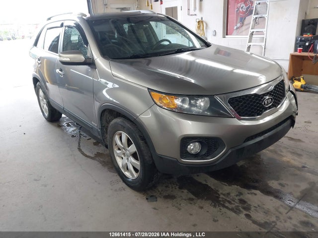 12661415 :رقم المزاد ، 5XYKTCA69DG329512 vin ، 2013 Kia Sorento Lx مزاد بيع