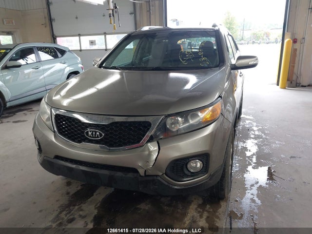 12661415 :رقم المزاد ، 5XYKTCA69DG329512 vin ، 2013 Kia Sorento Lx مزاد بيع