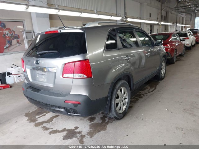12661415 :رقم المزاد ، 5XYKTCA69DG329512 vin ، 2013 Kia Sorento Lx مزاد بيع