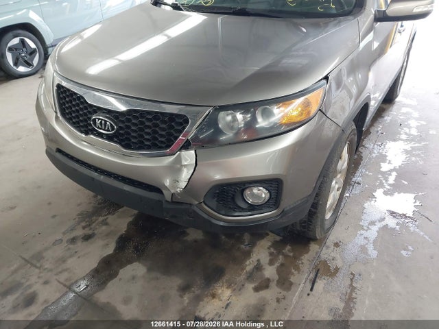 12661415 :رقم المزاد ، 5XYKTCA69DG329512 vin ، 2013 Kia Sorento Lx مزاد بيع