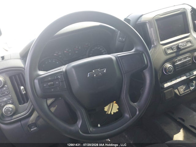 12661431 :رقم المزاد ، 3GCPDCED8NG517582 vin ، 2022 Chevrolet Silverado K1500 Trail Boss Custom مزاد بيع
