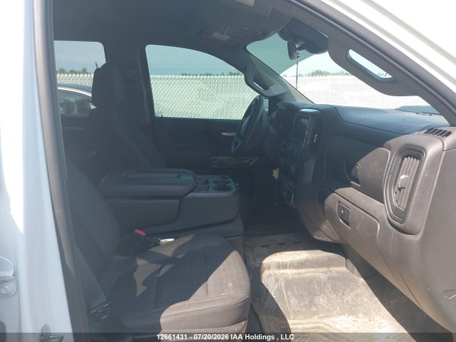 12661431 :رقم المزاد ، 3GCPDCED8NG517582 vin ، 2022 Chevrolet Silverado K1500 Trail Boss Custom مزاد بيع