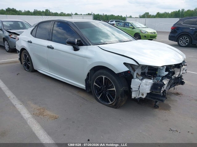 2022 Toyota Camry Hybrid Xse მანქანა იყიდება აუქციონზე, vin: 4T1K31AK9NU042796, აუქციონის ნომერი: 12661528