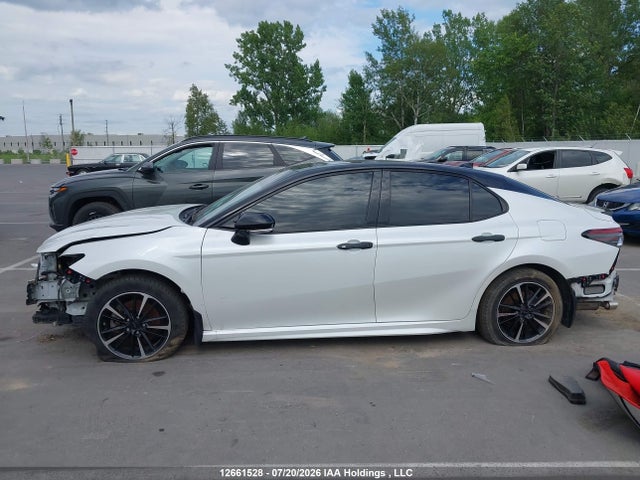 2022 Toyota Camry Hybrid Xse მანქანა იყიდება აუქციონზე, vin: 4T1K31AK9NU042796, აუქციონის ნომერი: 12661528