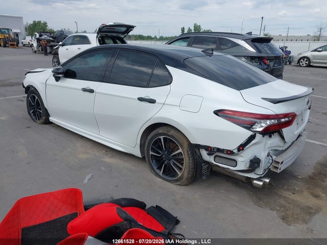2022 Toyota Camry Hybrid Xse მანქანა იყიდება აუქციონზე, vin: 4T1K31AK9NU042796, აუქციონის ნომერი: 12661528
