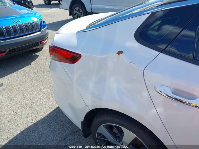 KIA Optima 2018 5XXGV4L27JG230140 Image 6
