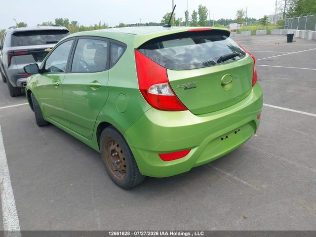 2013 Hyundai Accent მანქანა იყიდება აუქციონზე, vin: KMHCT5AE4DU102536, აუქციონის ნომერი: 12661628