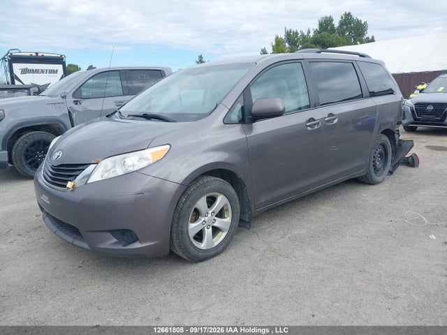 Toyota Sienna Le 8 Passenger 2014 5TDKK3DC5ES467377 Image 2