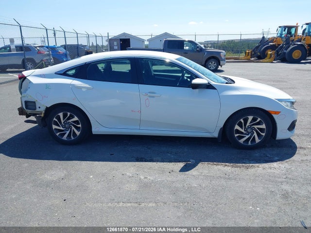 Honda CIVIC SE 2018 2HGFC2F60JH014228 Image 14