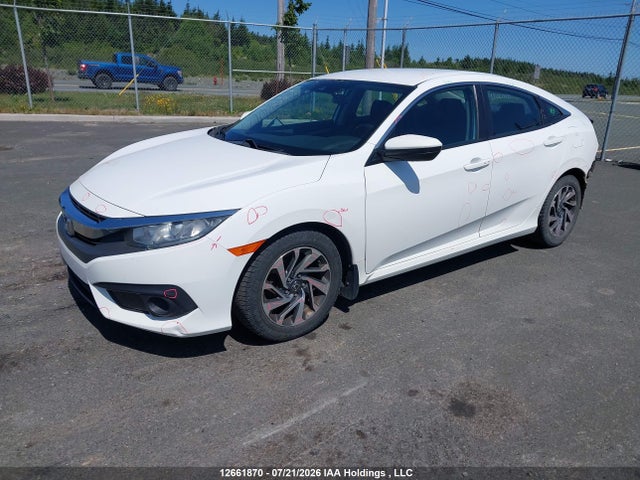 Honda CIVIC SE 2018 2HGFC2F60JH014228 Image 2