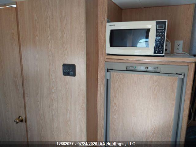 12662037 :رقم المزاد ، 2T9T3T238W1987077 vin ، 1998 Okanagan Okanagan مزاد بيع