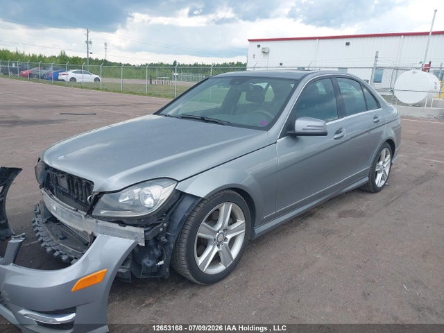 Mercedes-Benz C 300 4matic 2014 WDDGF8AB8EA905587 Image 2