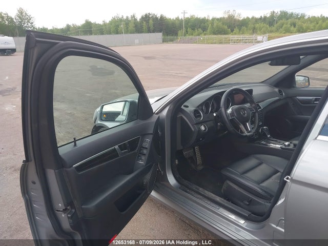 Mercedes-Benz C 300 4matic 2014 WDDGF8AB8EA905587 Image 21