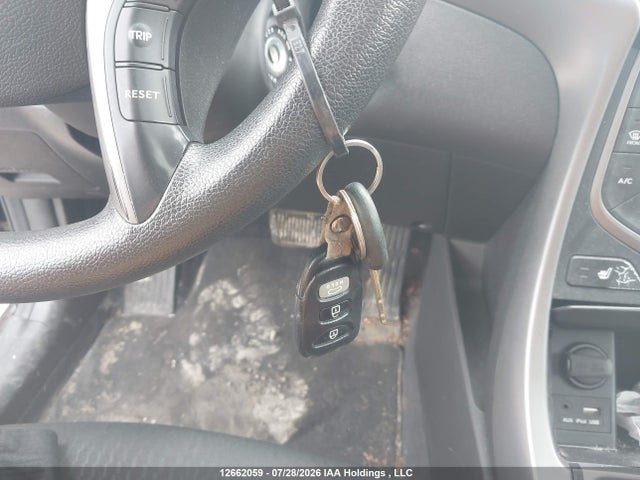 Продажа на аукционе авто 2015 Hyundai Elantra, vin: KMHDH4AE7FU266205, номер лота: 12662059