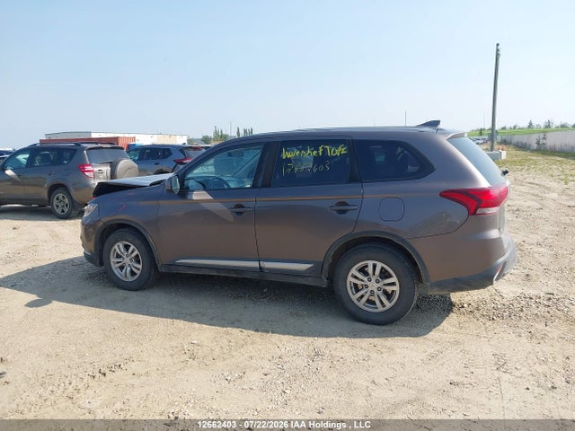 Mitsubishi Outlander Es 2018 JA4AZ2A30JZ601821 Image 14