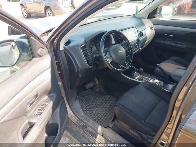 Mitsubishi Outlander Es 2018 JA4AZ2A30JZ601821 Image 18