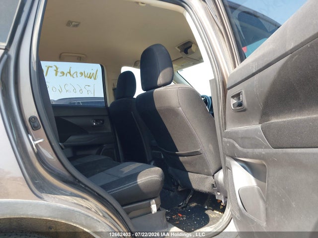 Mitsubishi Outlander Es 2018 JA4AZ2A30JZ601821 Image 8