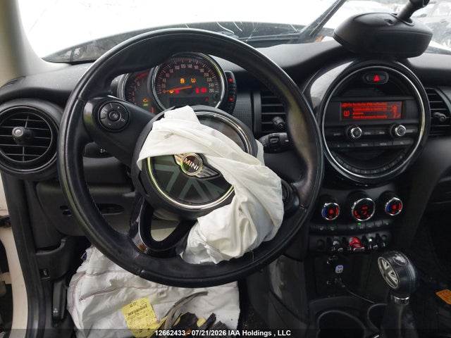 Mini 3 Door Cooper 2016 WMWXP5C56G2D15771 Image 16