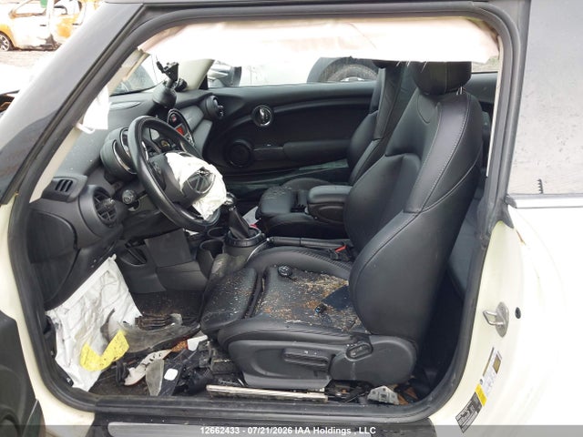Mini 3 Door Cooper 2016 WMWXP5C56G2D15771 Image 17
