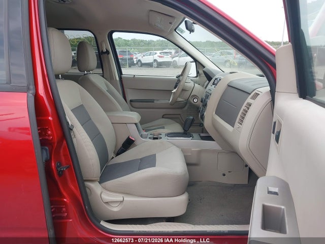2008 Ford Escape Xlt მანქანა იყიდება აუქციონზე, vin: 1FMCU93198KD73141, აუქციონის ნომერი: 12662573